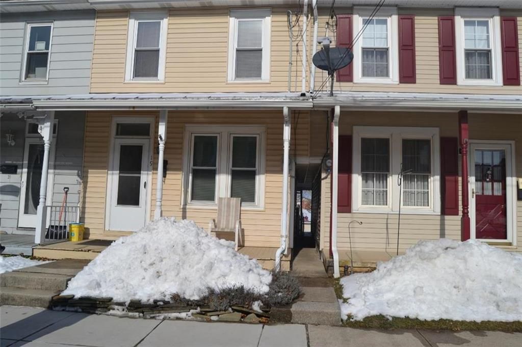 19 W Smith St, Topton, PA 19562