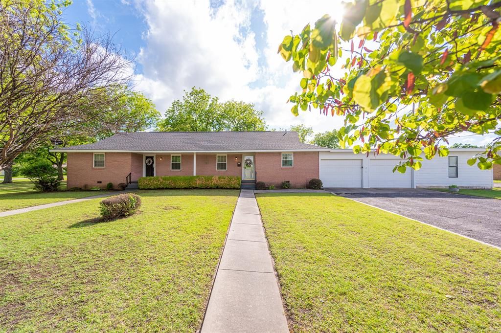 107 S 10th St, Davis, OK 73030