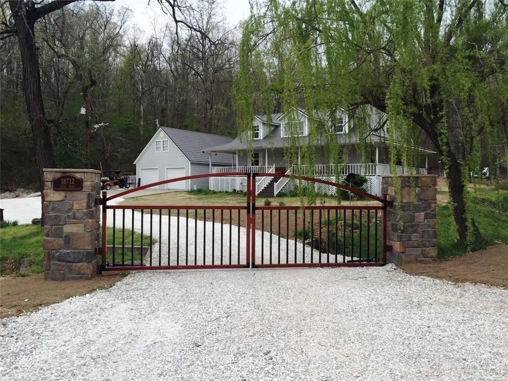 18712 King Rd, Siloam Springs, AR 72761