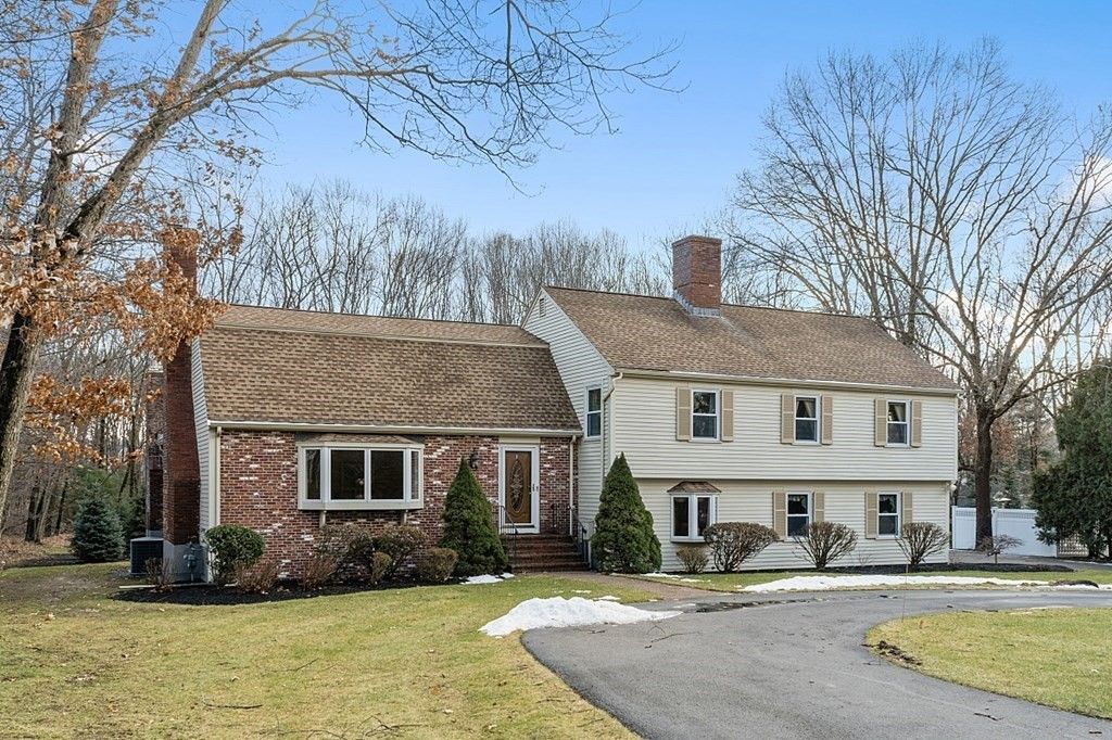 7 Lantern Ln, Lynnfield, MA 01940