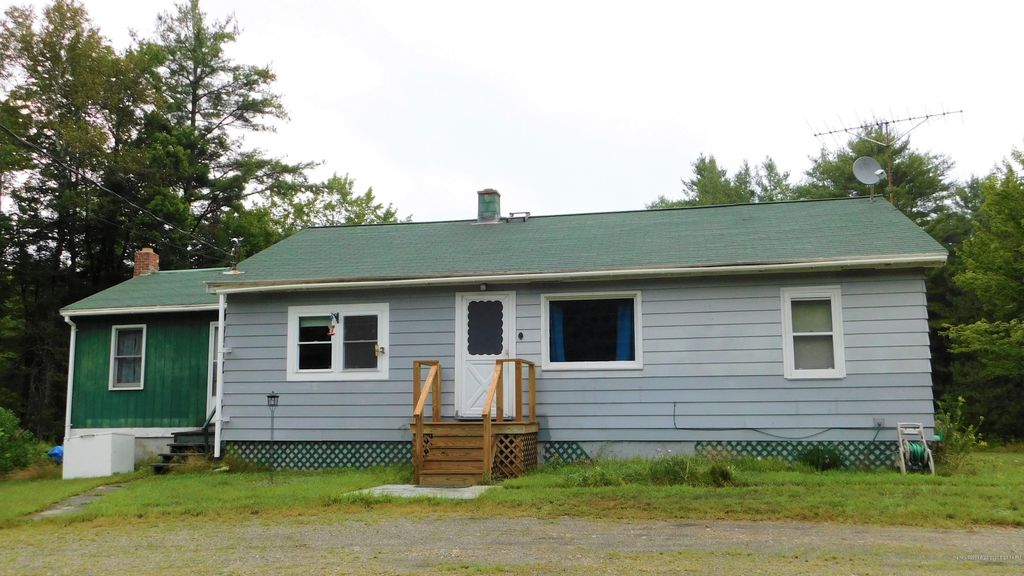 68 Back Rd, Abbot, ME 04406