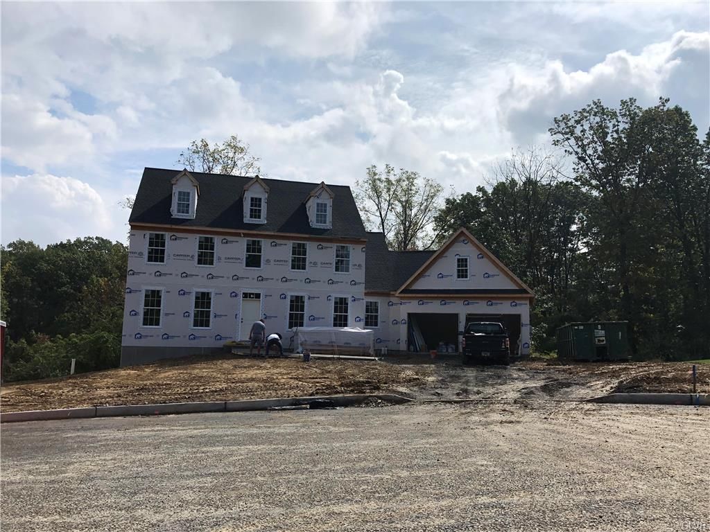 303 Grace Cir, Breinigsville, PA 18031
