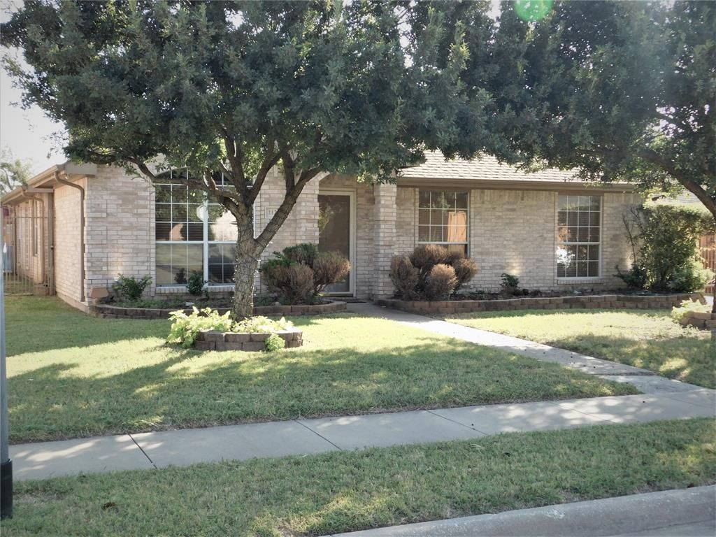 1120 Canyon Rdg, Cedar Hill, TX 75104