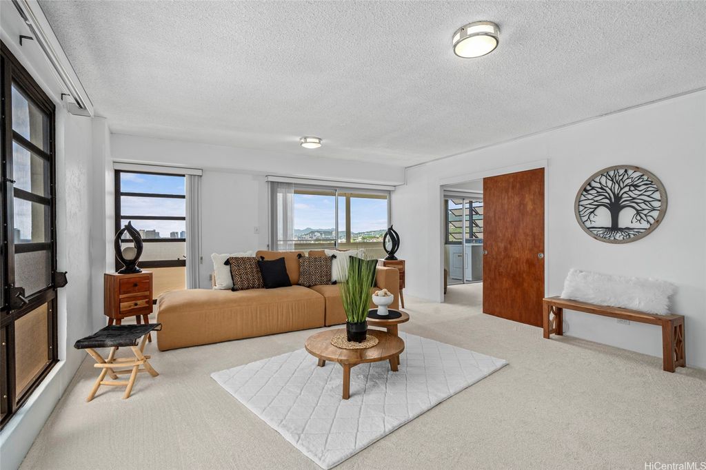 3350 Sierra Dr #601, Honolulu, HI 96816