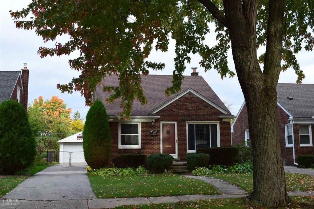 19257 Eastborne St, Harper Woods, MI 48225