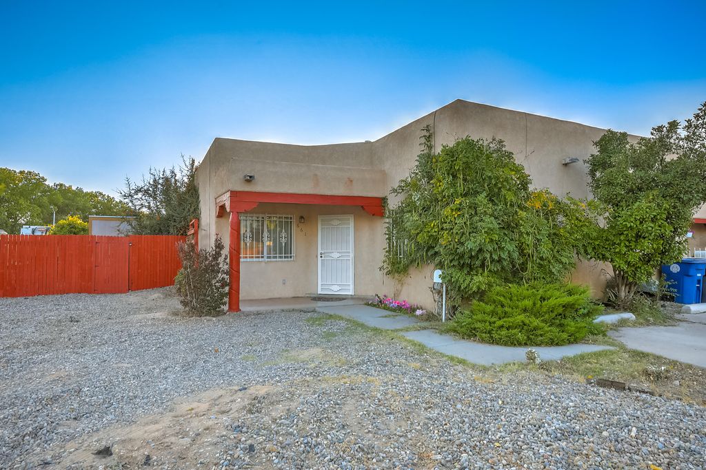 661 Pittard Dr SW, Albuquerque, NM 87121