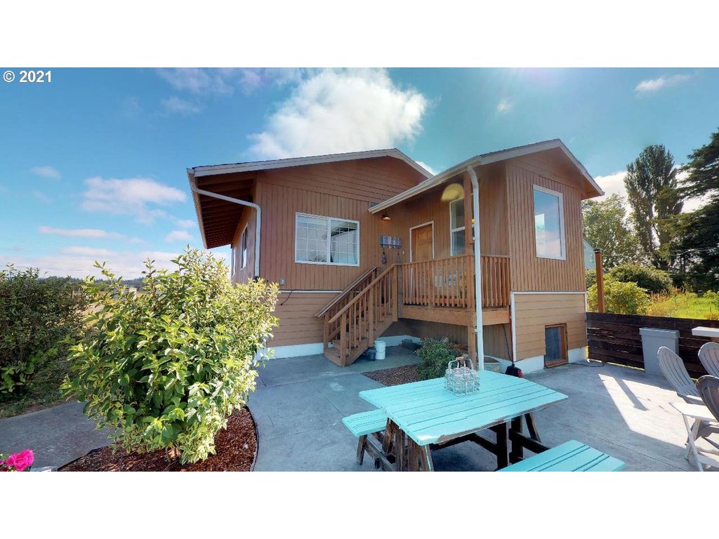 92621 Wireless Rd, Astoria, OR 97103