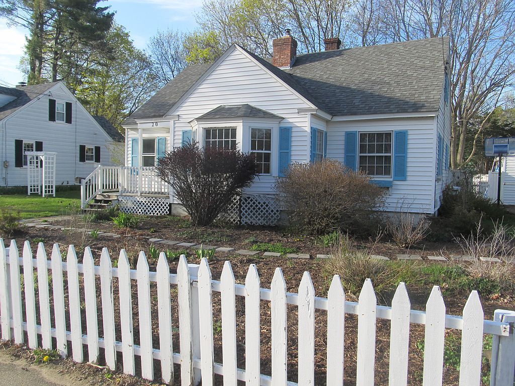 20 Crescent St, Laconia, NH 03246