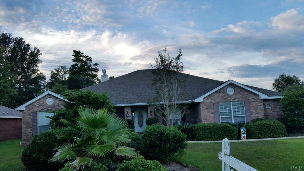 2897 Pga Blvd, Navarre, FL 4 Bed, 3 Bath SingleFamily Home 34