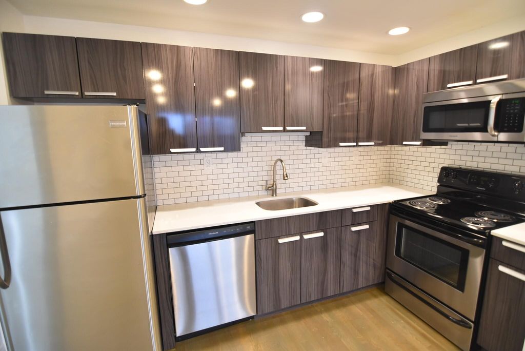 50 Peterborough St, Boston, MA 02215