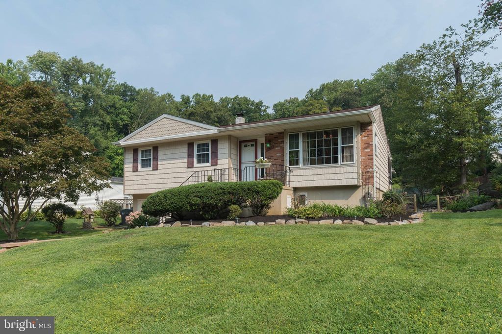 114 Hilldale Ct, Claymont, DE 19703