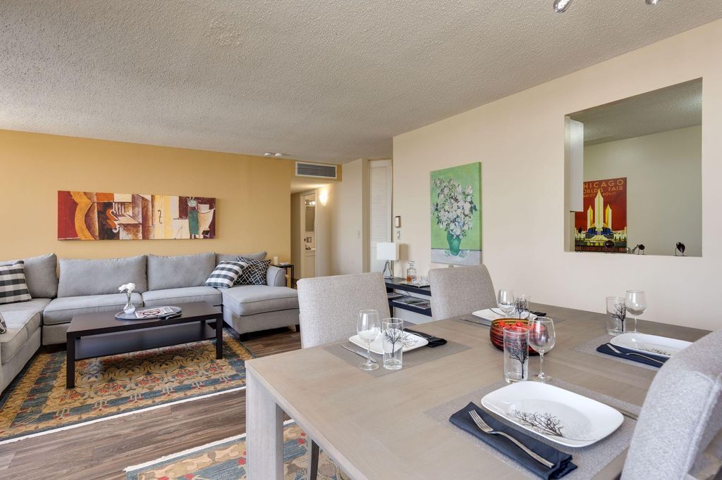 5441 N East River Rd, Chicago, IL 60656