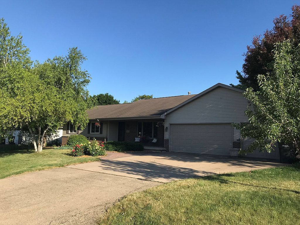 W6077 Garnet Dr, Appleton, WI 54915