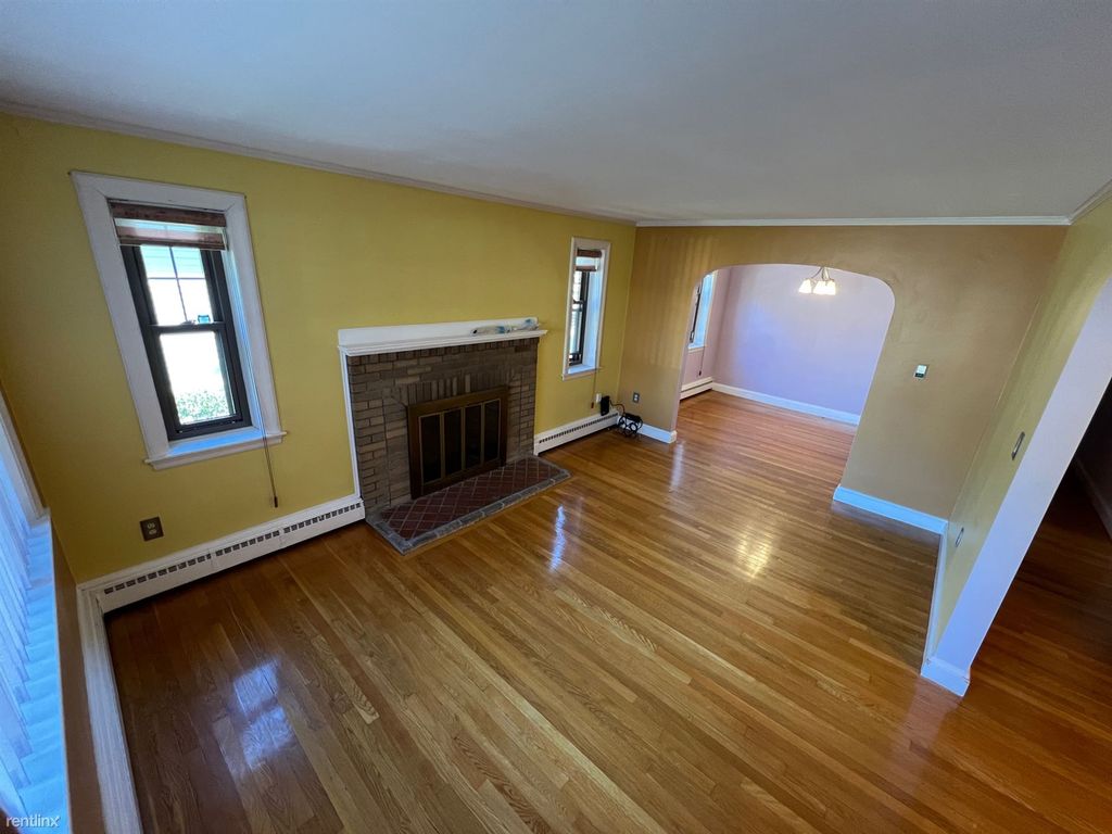 202 Orient Ave #1, Boston, MA 02128