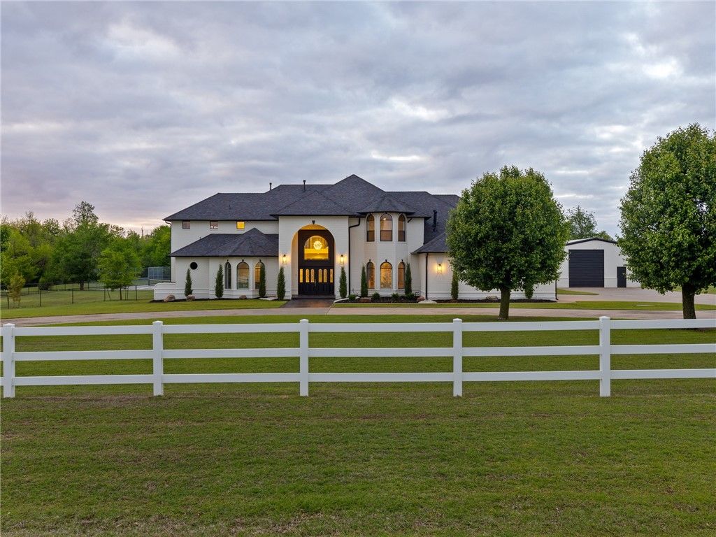 11701 SW 54th St, Mustang, OK 73064