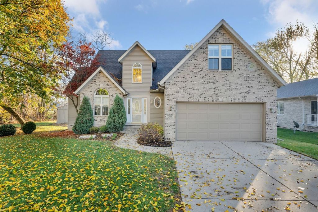 208 McAfee Dr, Valparaiso, IN 46383
