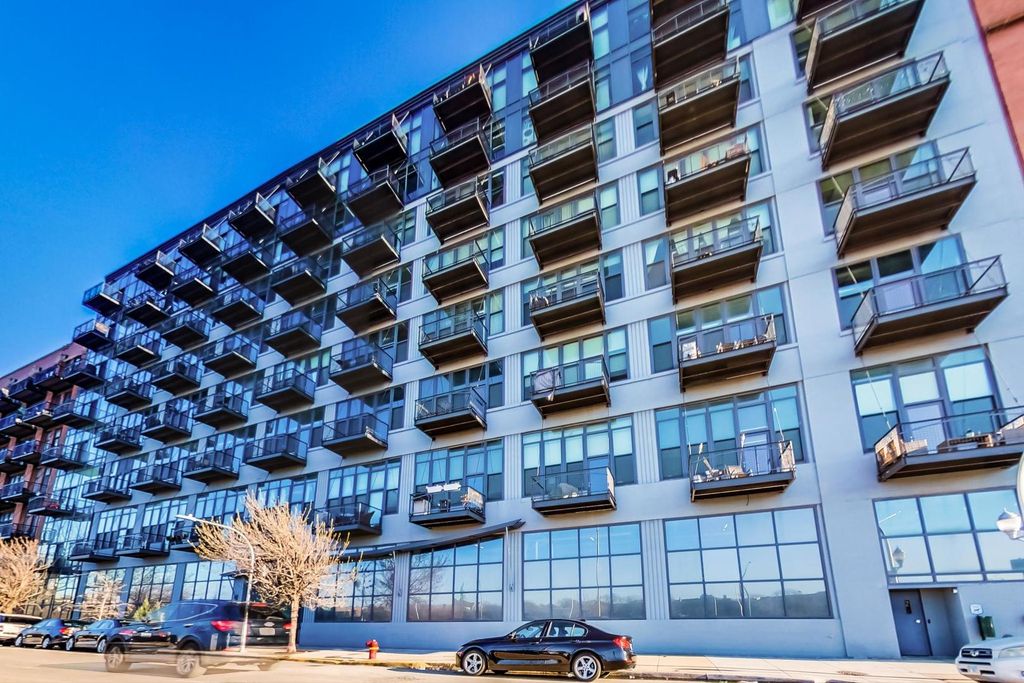 1224 W Van Buren St #608, Chicago, IL 60607