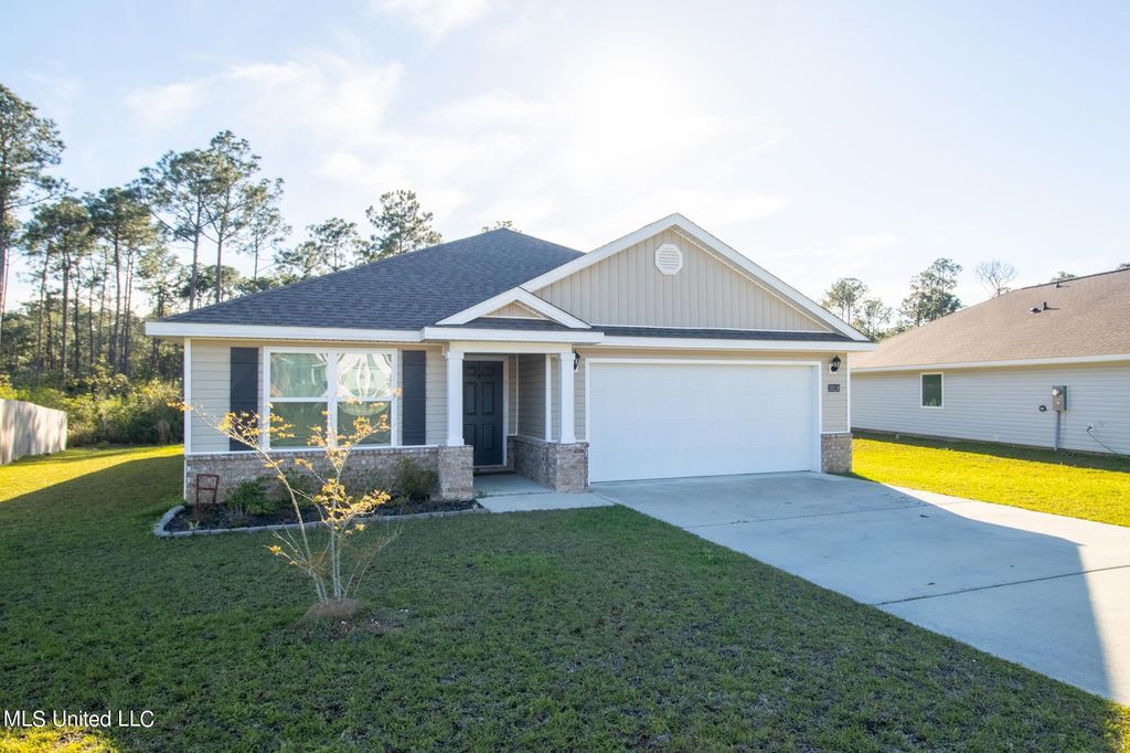 10119 Willow Leaf Dr, Gulfport, MS 39503