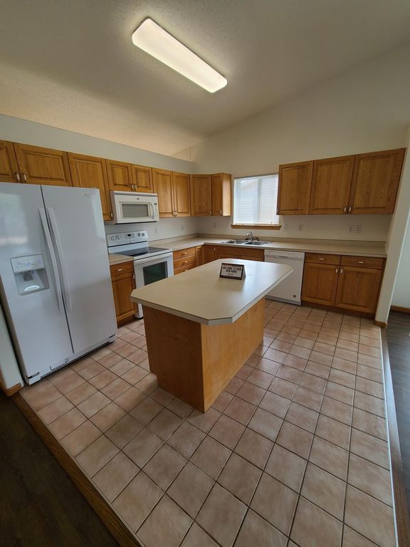 1845 50th St S, Fargo, ND 58103