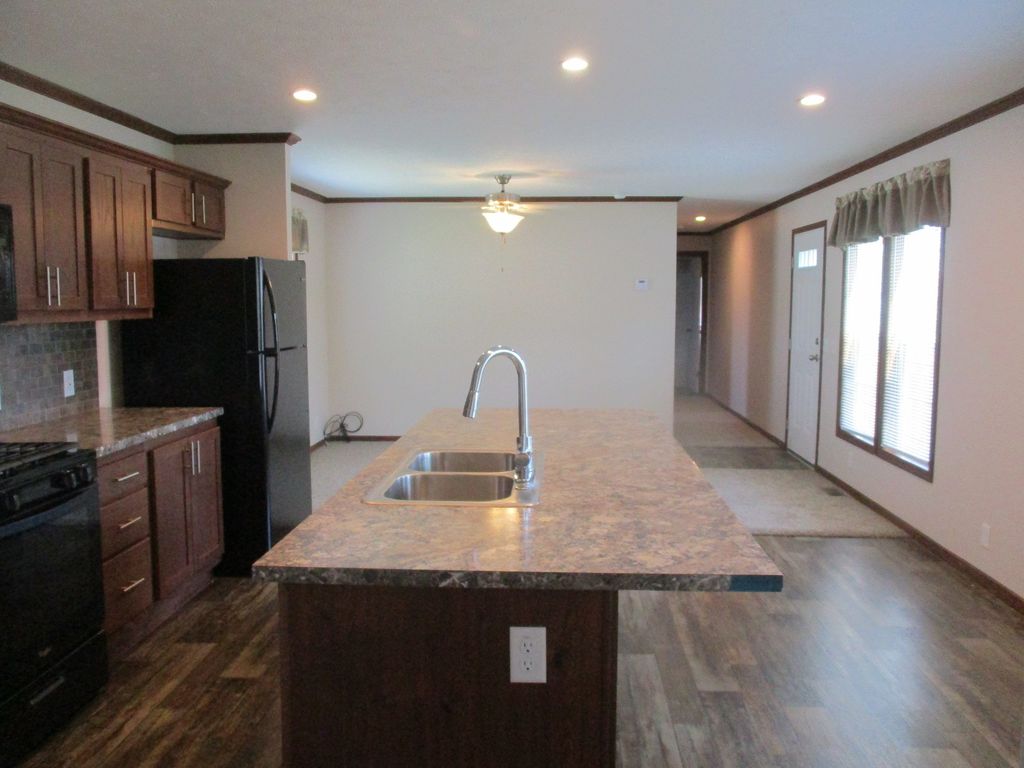 4245 W Jolly Rd #121, Lansing, MI 48911