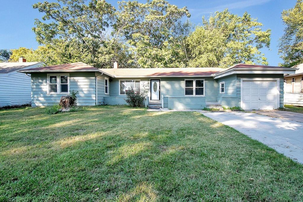 815 S Dellrose Ave, Wichita, KS 67218