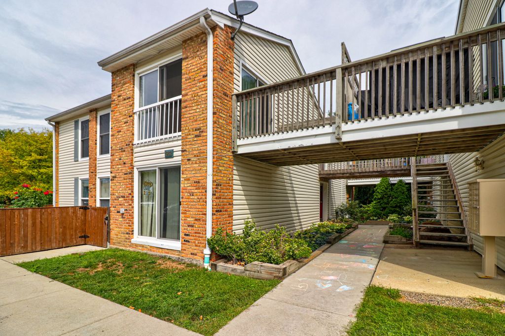 1982 Kenilworth Cir #D, Hoffman Estates, IL 60169