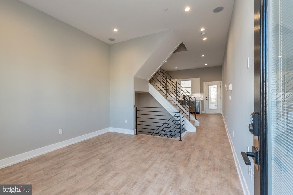 2213 Waterloo St, Philadelphia, PA 19133