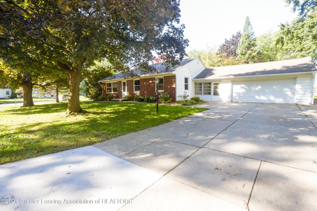 2801 Delta St, Lansing, MI 48906