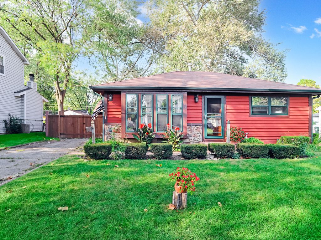 3504 Bobolink Ln, Rolling Meadows, IL 60008