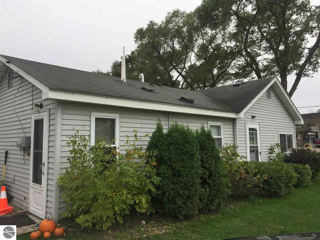 107 N Rivershore Dr, Elk Rapids, MI | Trulia