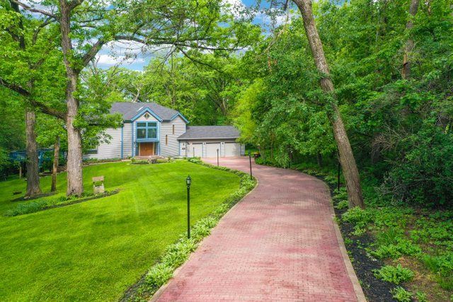 3607 Deep Wood Dr, Crystal Lake, IL 60012