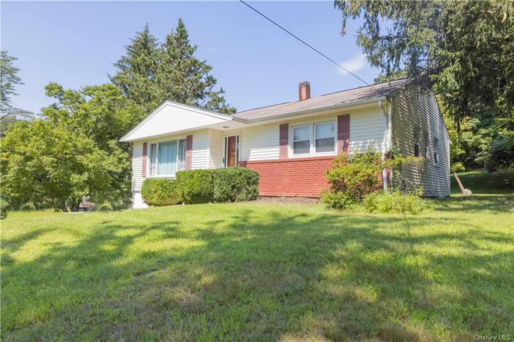 15 Hearthston Ln, Monsey, NY 10952
