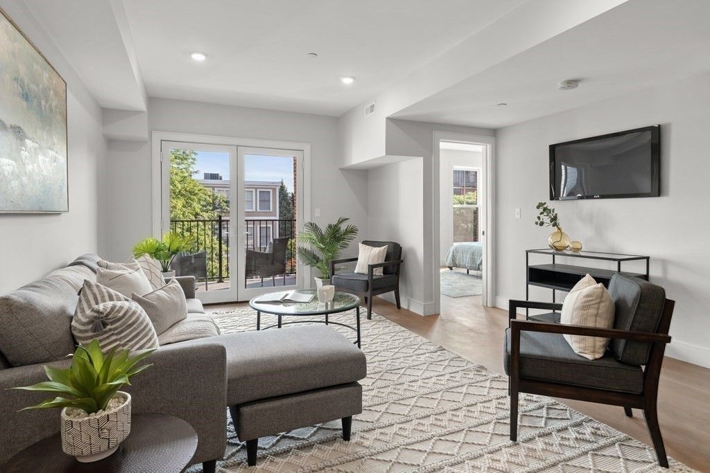 321-325 W Broadway #1, Boston, MA 02127
