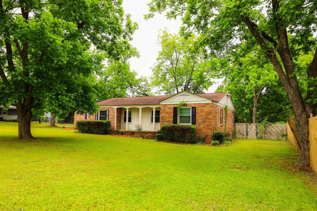 206 Westview Dr, Dublin, GA 31021