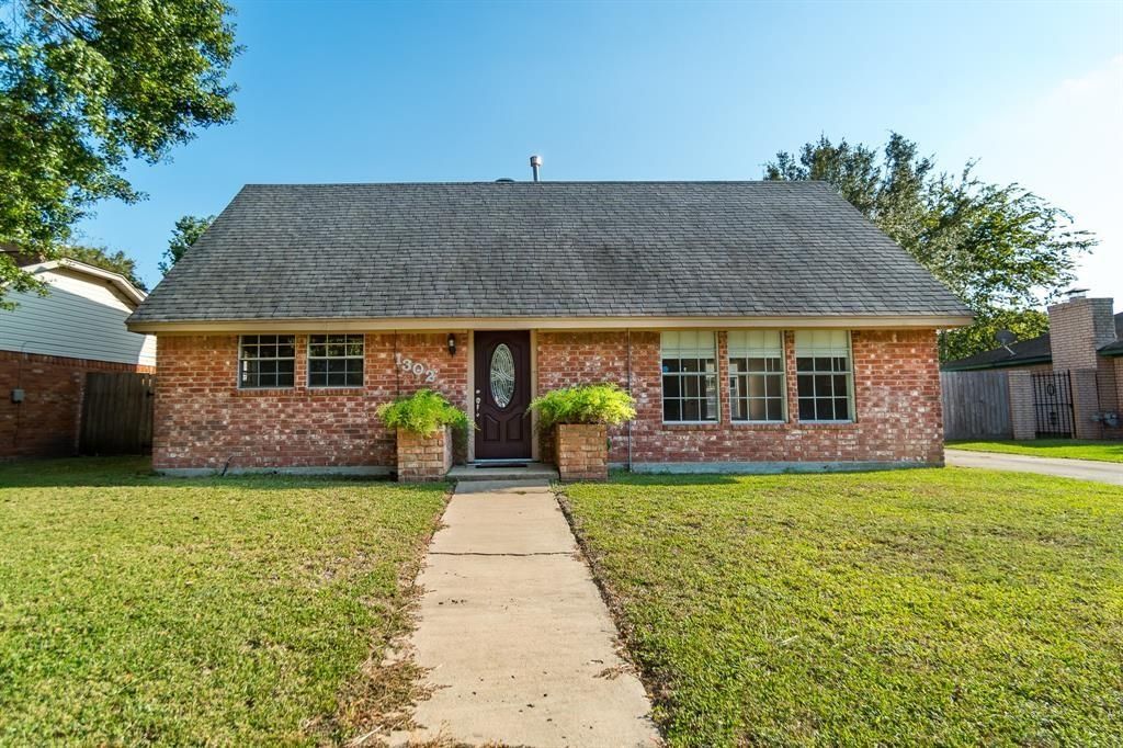 1302 Bay Ridge Blvd, Bay City, TX 77414