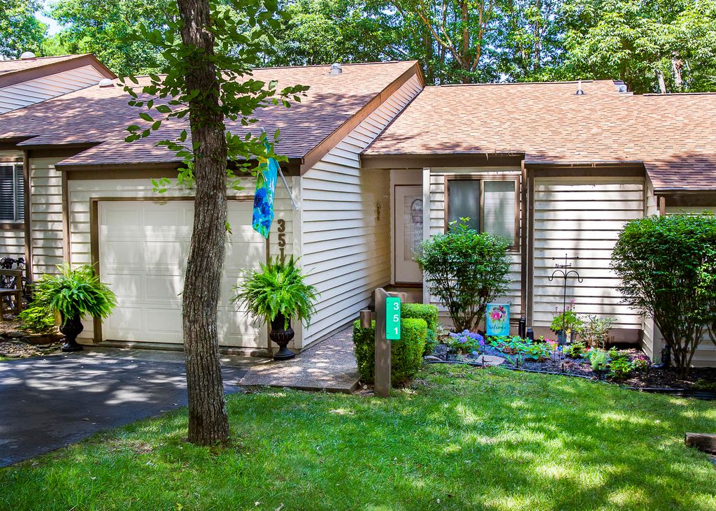 351 Lake Catherine Cir, Crossville, TN 38558