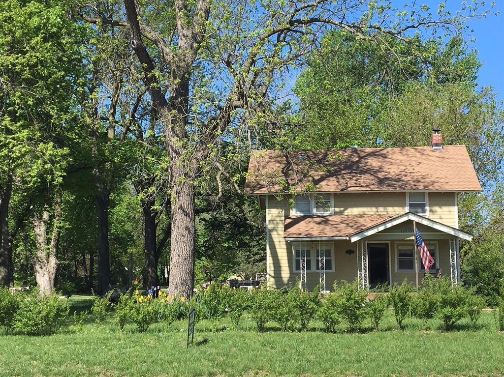 323 N Union St, Council Grove, KS 66846 Trulia