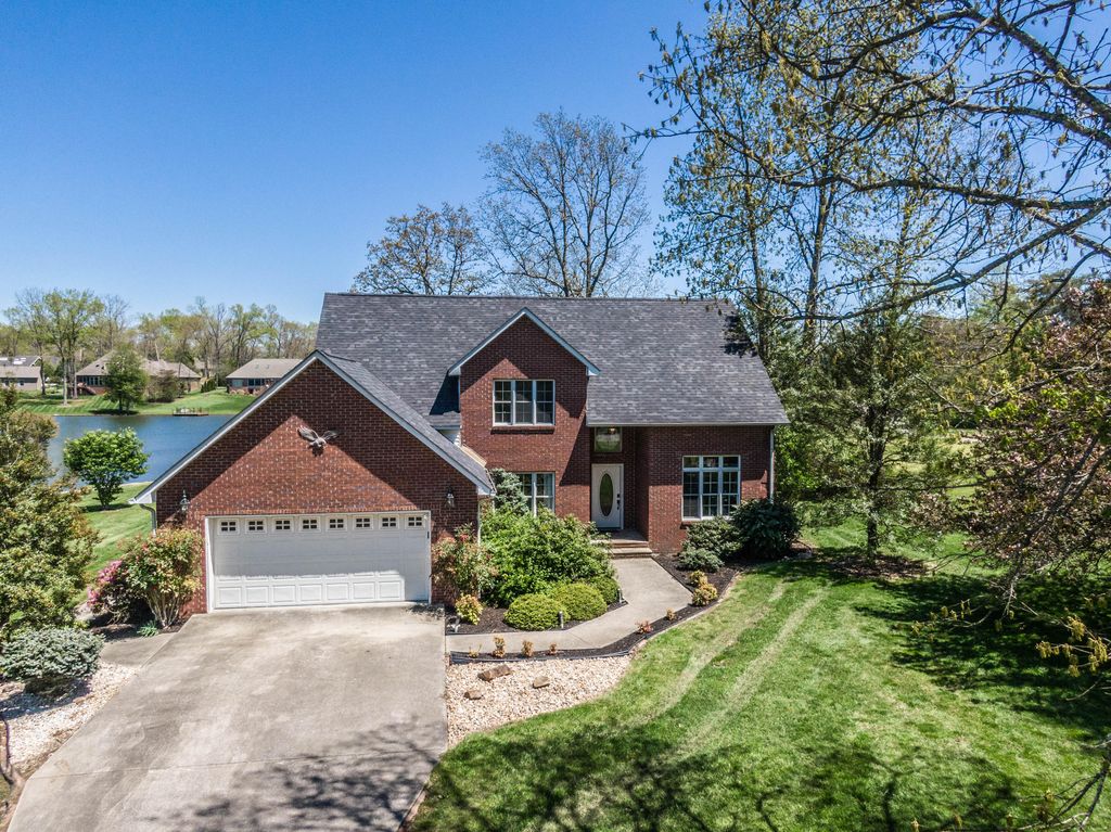 108 Deer Creek Dr, Crossville, TN 3 Bed, 4 Bath SingleFamily Home