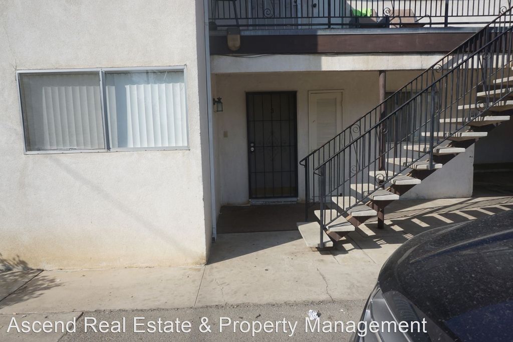 2461 Olive St #B, Bakersfield, CA 93301