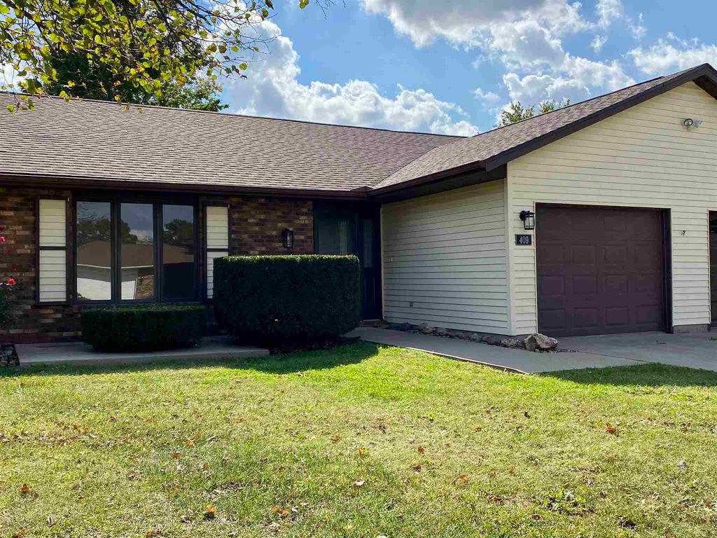 409 Evergreen Dr, Macomb, IL 61455