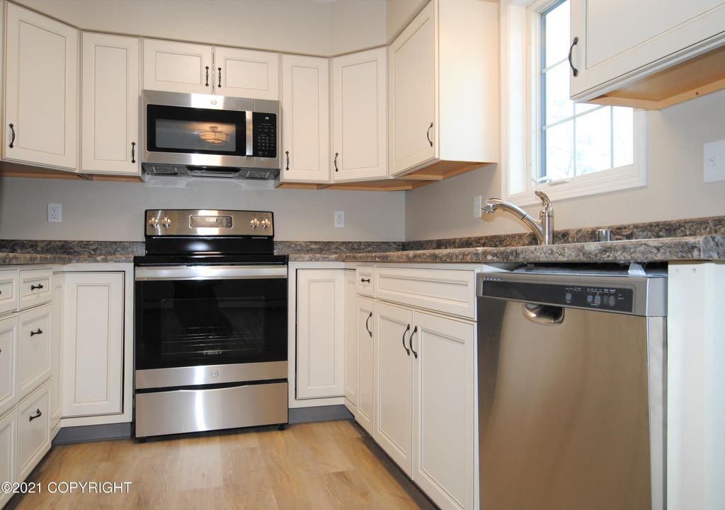 1577 Gillam Way, Fairbanks, AK 99701