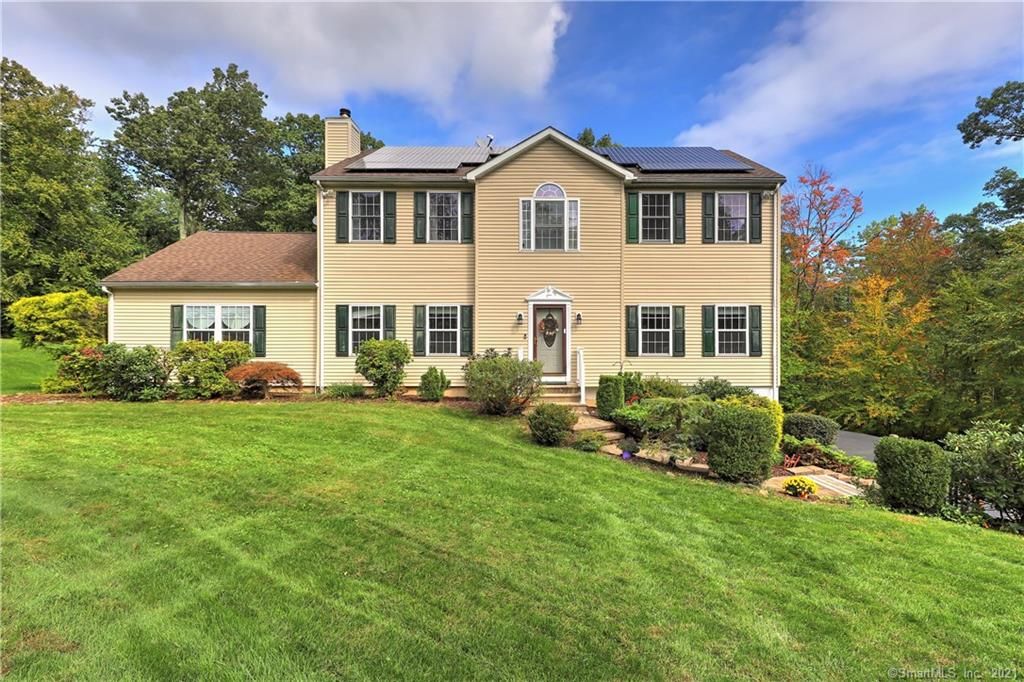 495 Tom Swamp Rd, Hamden, CT 06518