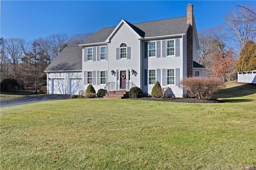 16 Bobwhite Ln, East Lyme, CT 06333