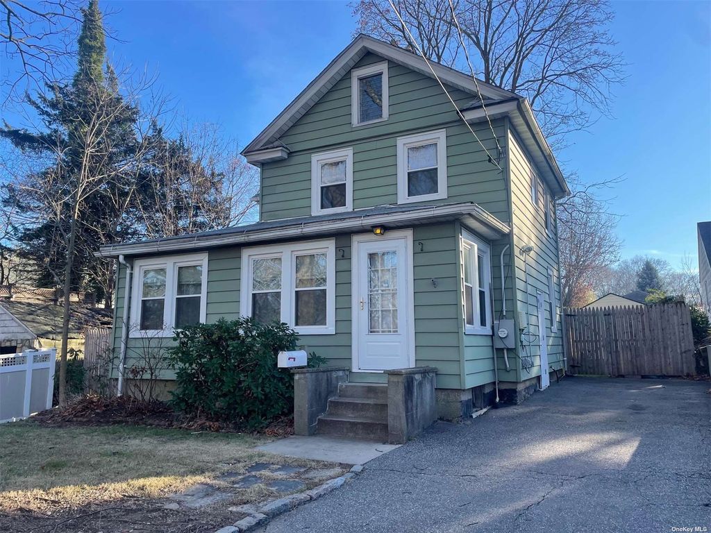117 Carley Avenue, Huntington, NY 11743 See Est. Value, Schools & More