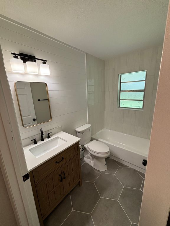 38347 A Ave #38351, Zephyrhills, FL 33542