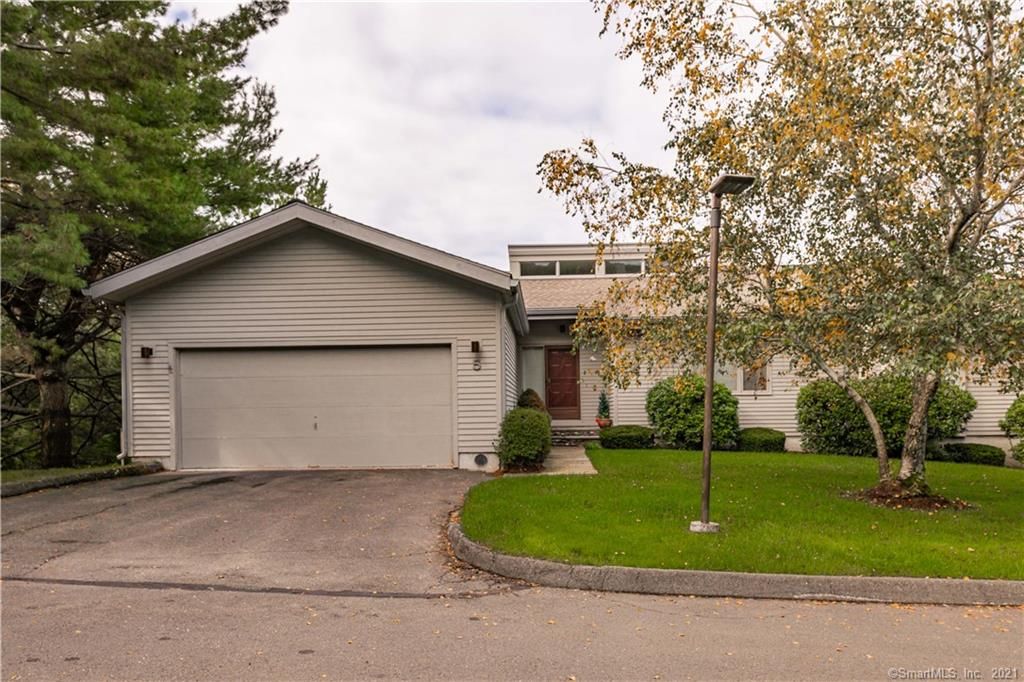5 Farmstead Ln #5, Avon, CT 06001