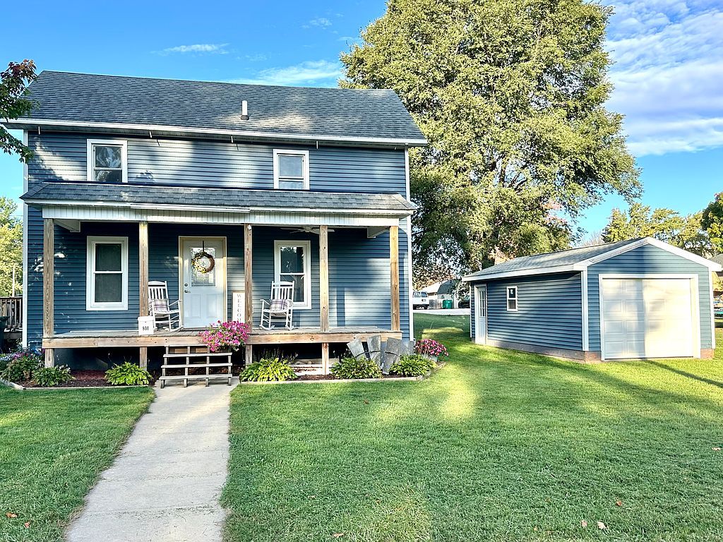 801 3rd Ave NE, Independence, IA 50644 See Estimated Value