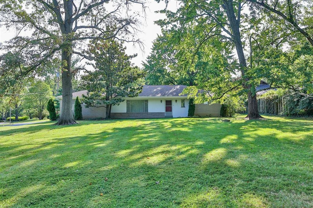 6920 Drake Rd, Cincinnati, OH 45243