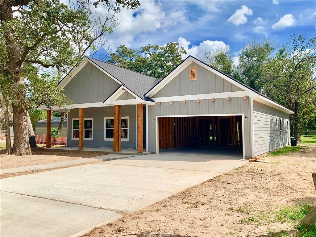 493 8th St, Somerville, TX 77879