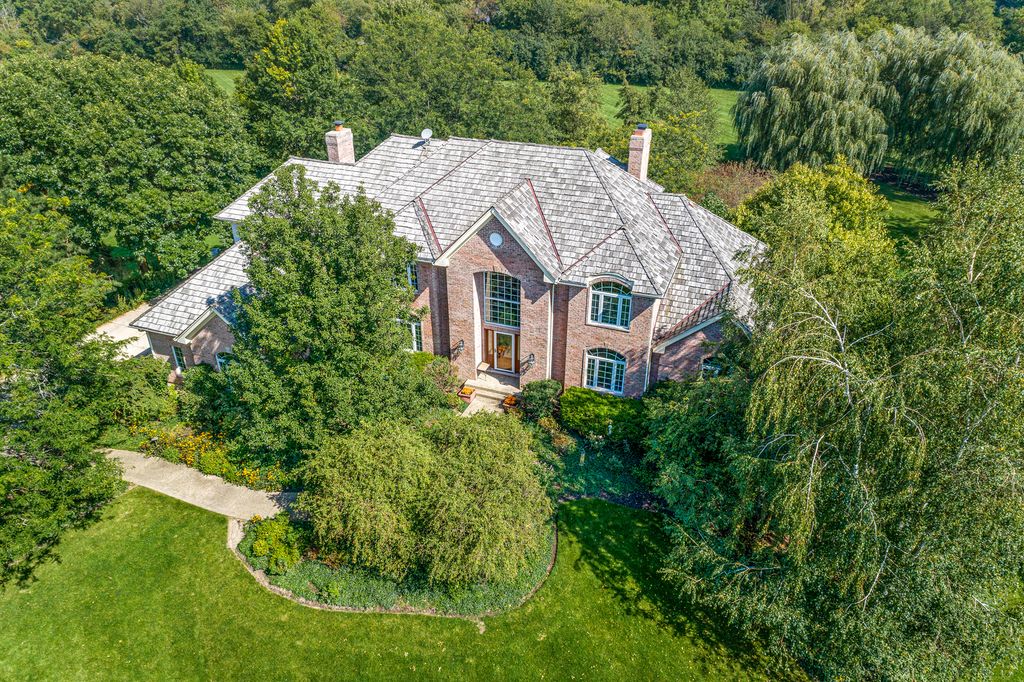 37397 N Fox Hill Dr, Wadsworth, IL 60083